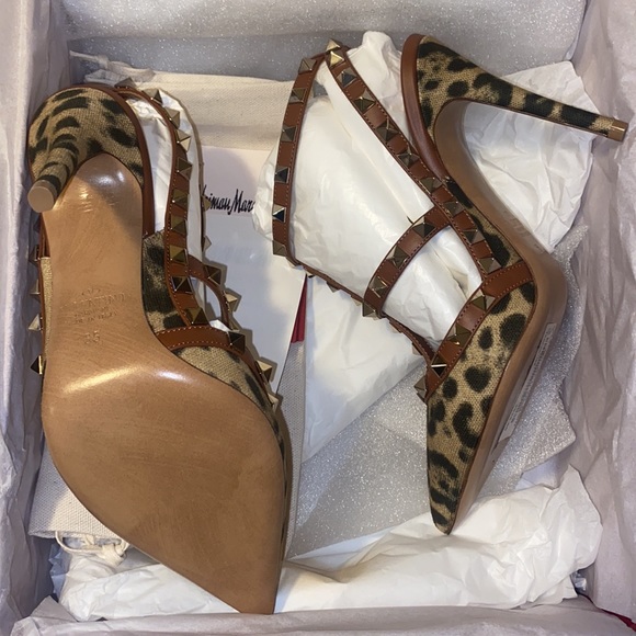Valentino
Leopard-Print Rockstud Ankle-Strap Pumps - Picture 4 of 10
